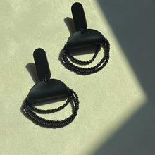 Load image into Gallery viewer, Noir Bead Earrings E154