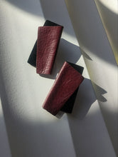 Load image into Gallery viewer, Verto Burgundy Earrings E177